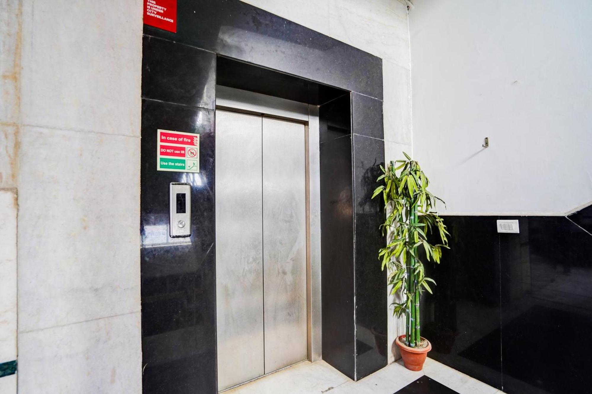 Super Collection O Sector 110 Noida Hotel Ngoại thất bức ảnh