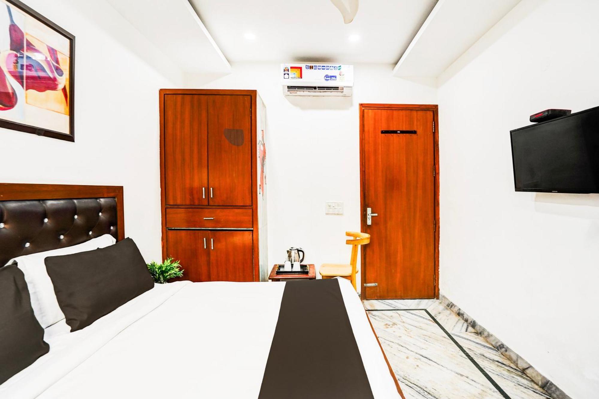 Super Collection O Sector 110 Noida Hotel Ngoại thất bức ảnh