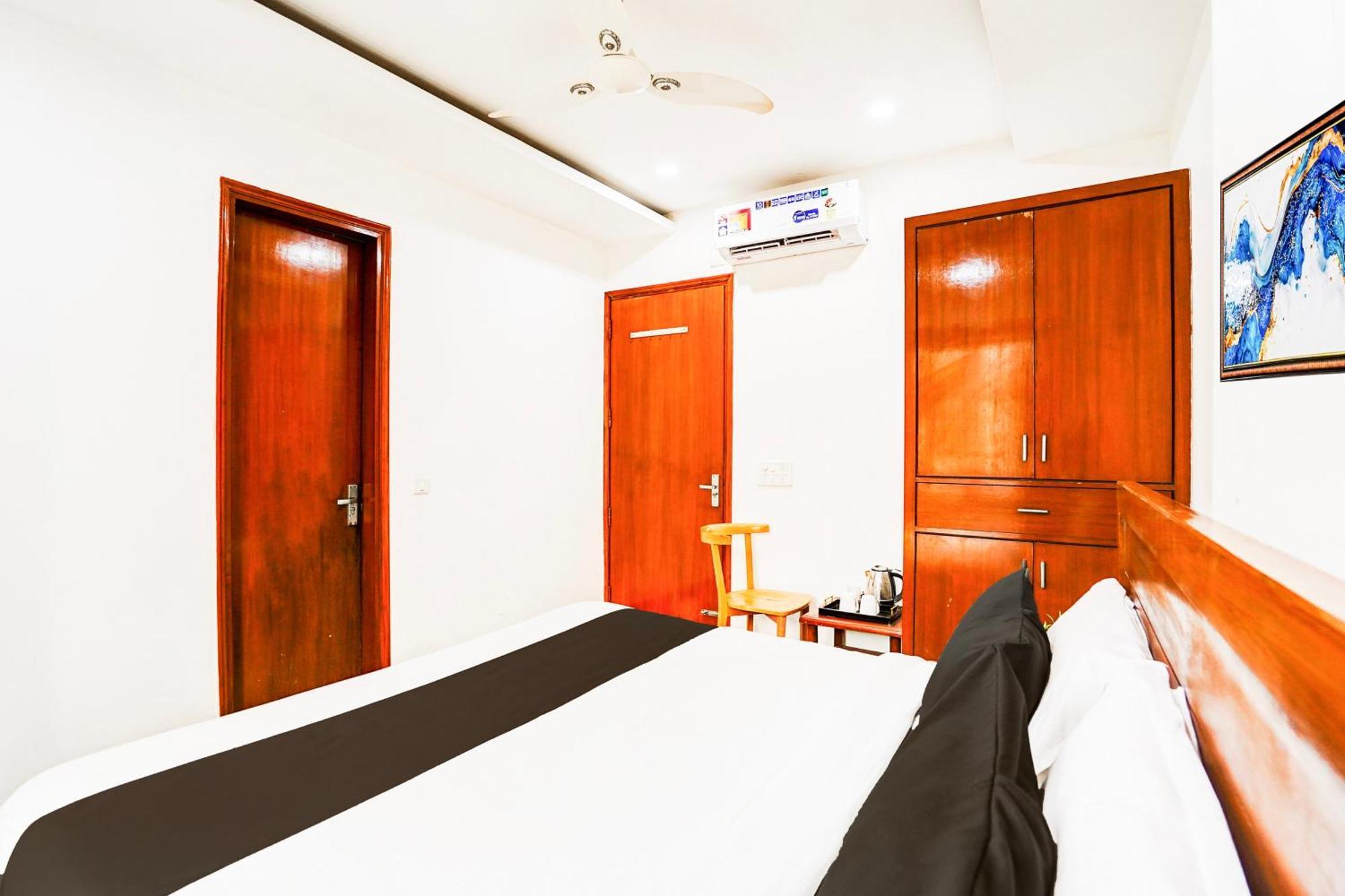 Super Collection O Sector 110 Noida Hotel Ngoại thất bức ảnh