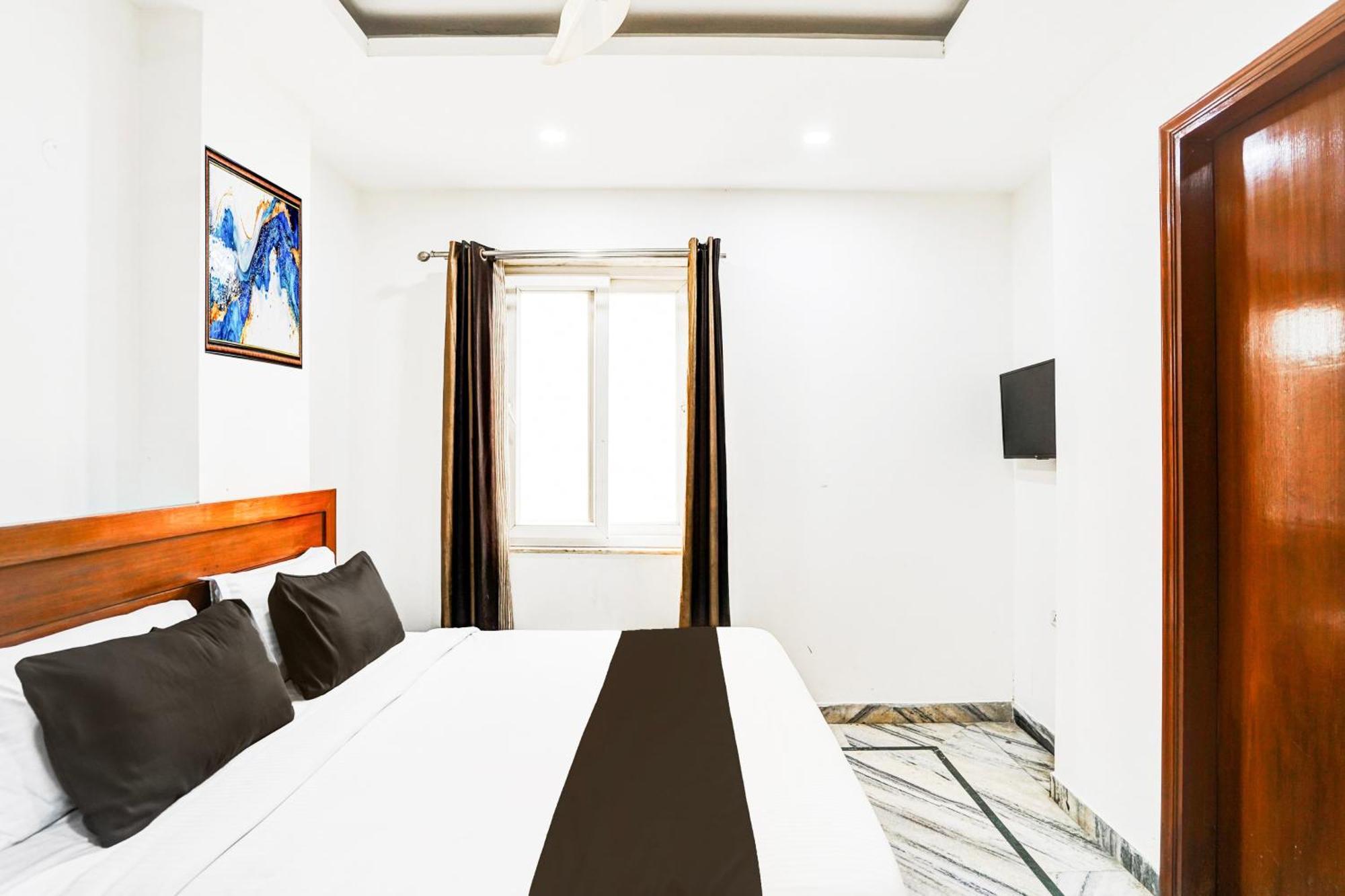 Super Collection O Sector 110 Noida Hotel Ngoại thất bức ảnh